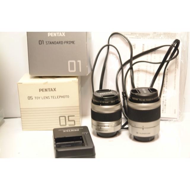 PENTAX(ペンタックス)のPENTAX Q7 ダブルズームキット & 01＋05 合計４本シルバーバッグ付 スマホ/家電/カメラのカメラ(ミラーレス一眼)の商品写真