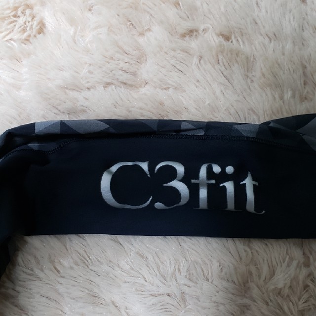 C3fit(シースリーフィット)のC3fit ロングタイツ　美品　Lサイズ　 スポーツ/アウトドアのトレーニング/エクササイズ(トレーニング用品)の商品写真