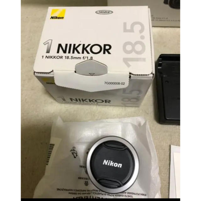 Nikon(ニコン)のNikon NIKON 1 J5 ダブルレンズキット SILVER スマホ/家電/カメラのカメラ(ミラーレス一眼)の商品写真