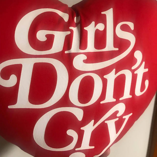 GDC(ジーディーシー)のGirls Don't Cry クッション ガールズドントクライ インテリア/住まい/日用品のインテリア小物(クッション)の商品写真