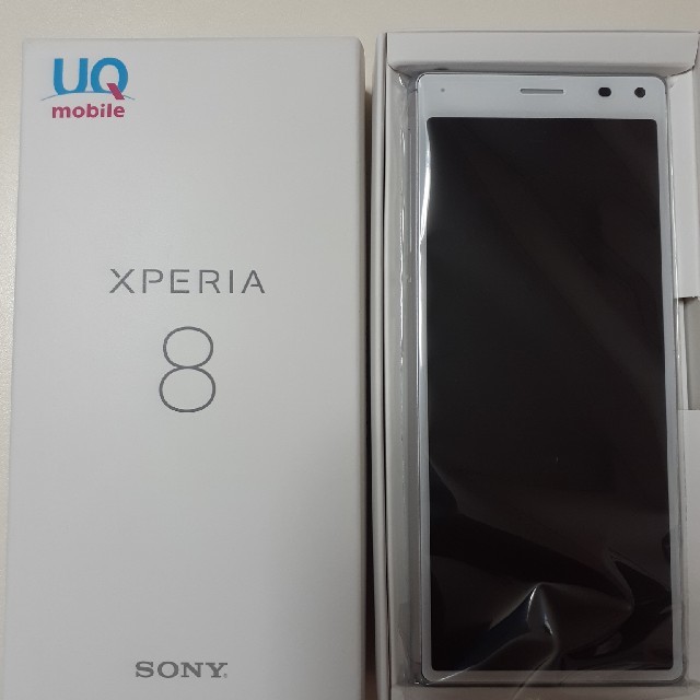 Xperia(エクスペリア)のSONY　UQ版SIMフリースマートホン　Xperia８ホワイト　超美品 スマホ/家電/カメラのスマートフォン/携帯電話(スマートフォン本体)の商品写真