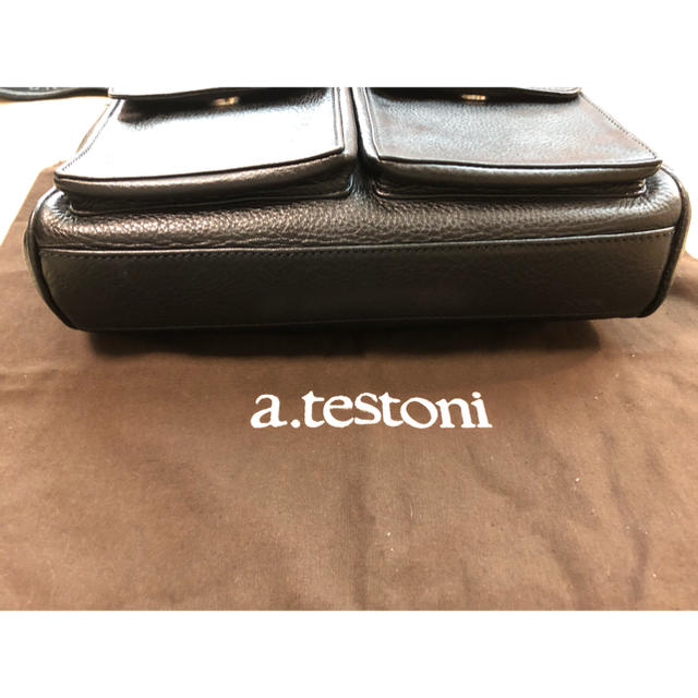 a.testoni(アテストーニ)のア・テストーニ　ショルダーバッグ最上級革質　　　　　　　イタリア製　上級美品 メンズのバッグ(ショルダーバッグ)の商品写真