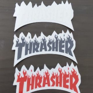 スラッシャー(THRASHER)の「縦4.7cm横8.2cm」THRASHERファイアーロゴステッカー小１枚のお値(スケートボード)