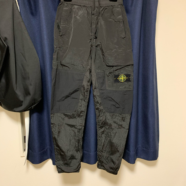 STONE ISLAND(ストーンアイランド)のStone island Nylon Metal パンツ メンズのパンツ(ワークパンツ/カーゴパンツ)の商品写真