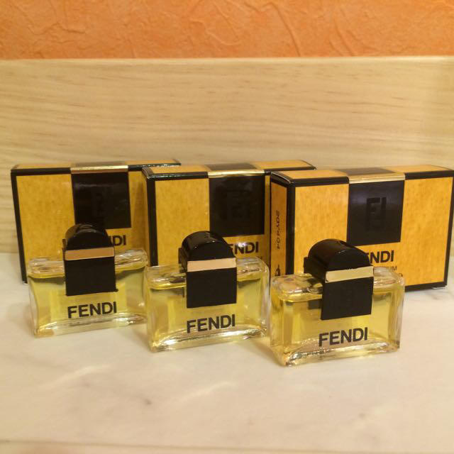 FENDI(フェンディ)のフェンディ ミニ香水 3個 コスメ/美容の香水(香水(女性用))の商品写真