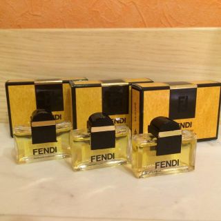 フェンディ(FENDI)のフェンディ ミニ香水 3個(香水(女性用))