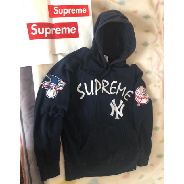 supreme New York Yankees コラボ　パーカー Mサイズ