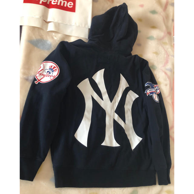 supreme New York Yankees コラボ　パーカー Mサイズ
