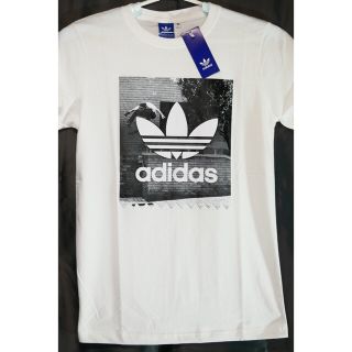 アディダス(adidas)のadidas　アディダス　ビッグロゴ　ホワイト　Mサイズ(Tシャツ/カットソー(半袖/袖なし))