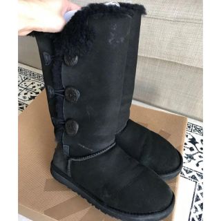 アグ(UGG)のアグ UGG ベイリーボタン ブラック  6(ブーツ)