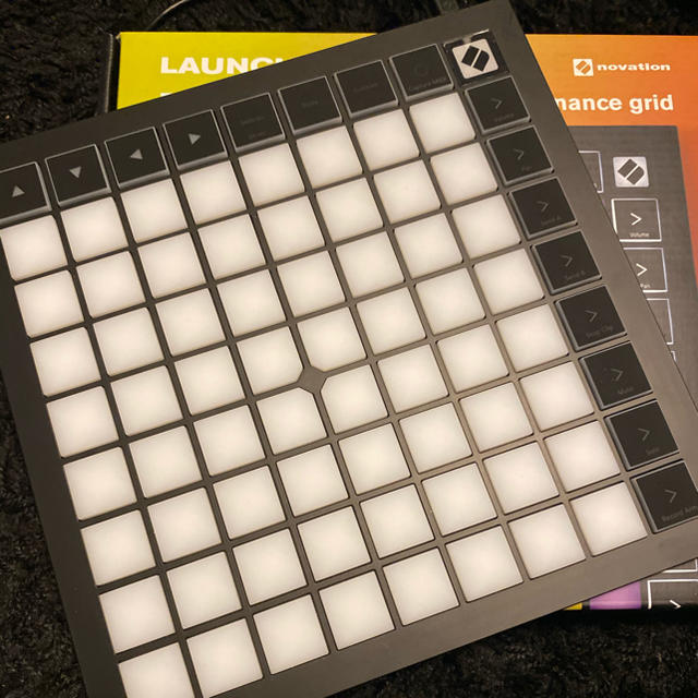 novation LaunchPad X MIDIコントローラー ローンチパッド