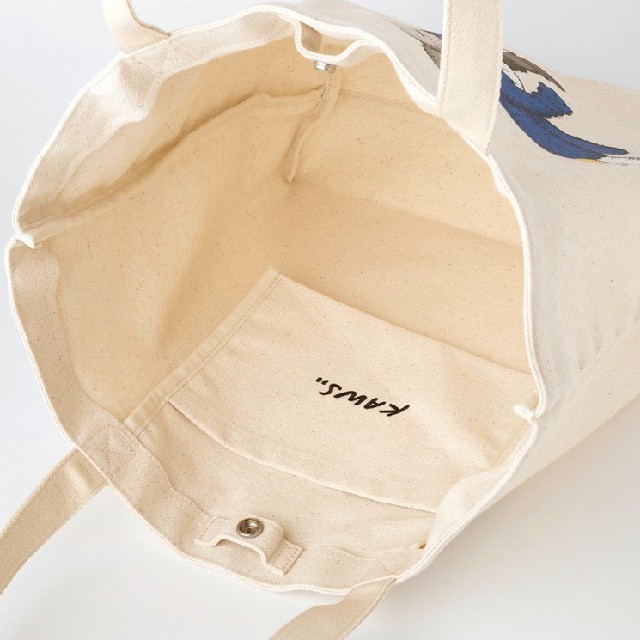 UNIQLO(ユニクロ)の【即完売商品】KAWS UNIQLO トートバッグ メンズのバッグ(トートバッグ)の商品写真