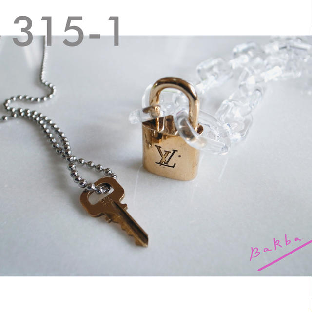 LOUIS VUITTON(ルイヴィトン)の【NO.315①/鍵有】LOUIS VUITTON  Padlock　ゴールド メンズのアクセサリー(ネックレス)の商品写真