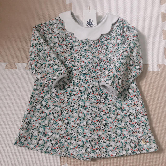 PETIT BATEAU(プチバトー)のプチバトー★花柄ワンピース キッズ/ベビー/マタニティのベビー服(~85cm)(ワンピース)の商品写真