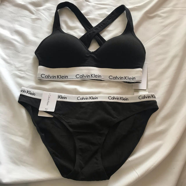 Calvin Klein(カルバンクライン)の【海外セレブ愛用★2点セット】カルバンクライン アンダーウェア レディースの下着/アンダーウェア(ブラ&ショーツセット)の商品写真