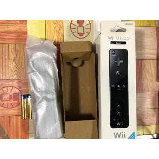 ウィー(Wii)のWii リモコン　ジャケット付き　未使用保管品　電池付き　クロ　(家庭用ゲーム機本体)