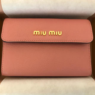 【新品】ミュウミュウ ピンク折り財布 miumiu madras 5ML014