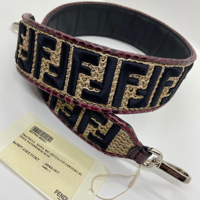驚きの値段 FENDI 定価20万円 ストローパイソンカーフ YOU STRAP