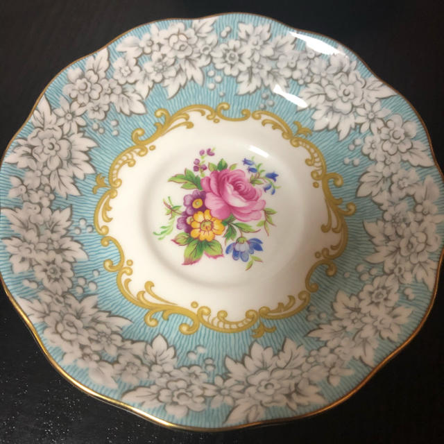 ROYAL ALBERT(ロイヤルアルバート)のROYAL ALBERT マグカップ インテリア/住まい/日用品のキッチン/食器(グラス/カップ)の商品写真