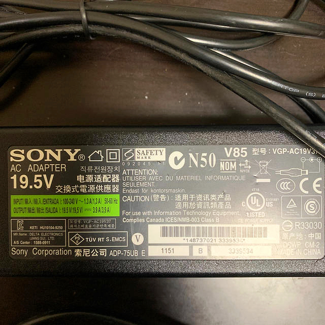 SONY(ソニー)のSONY ACアダプター VAIO スマホ/家電/カメラのPC/タブレット(PC周辺機器)の商品写真