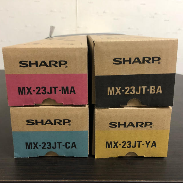 SHARP(シャープ)のシャープトナー MX-23JT 4色セット(黒・青・赤・黄)(純正品・未使用品 インテリア/住まい/日用品のオフィス用品(OA機器)の商品写真