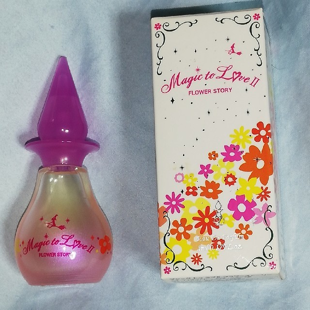 Love&Peace&Money(ラブアンドピースアンドマネー)のラブ＆ピース マジックトゥラブ２フラワーストーリーEDP.B.5ml）ミニ香水未 コスメ/美容の香水(香水(女性用))の商品写真