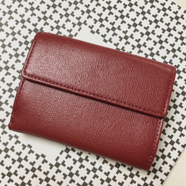 Furla(フルラ)の【新品】フルラ CLASSIC S TRIFOLD レザー 三つ折り財布　レッド レディースのファッション小物(財布)の商品写真