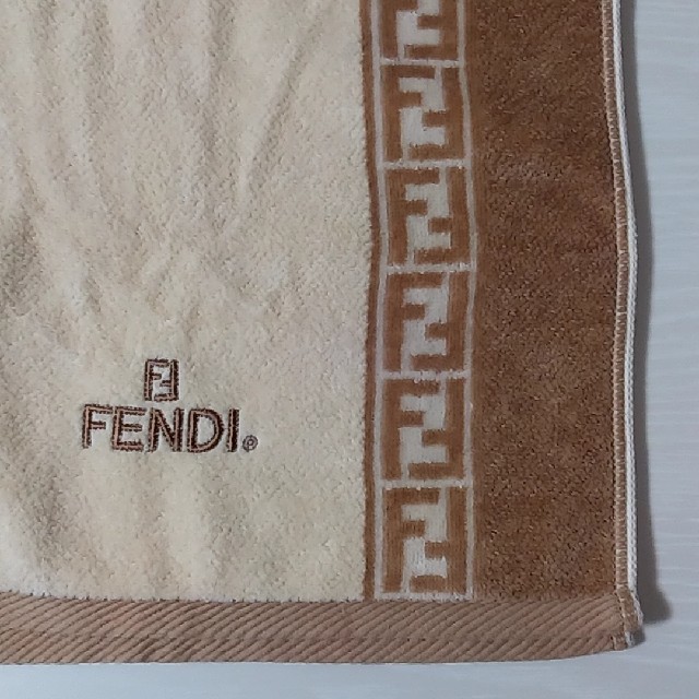 FENDI(フェンディ)のＦＥＮＤＩ　フェイスタオル インテリア/住まい/日用品の日用品/生活雑貨/旅行(タオル/バス用品)の商品写真