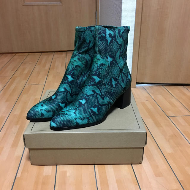 メンズサイズ】パイソン柄 ヒールブーツ asos uk9 メンズサイズ】パイソン柄 ヒールブーツ asos uk9