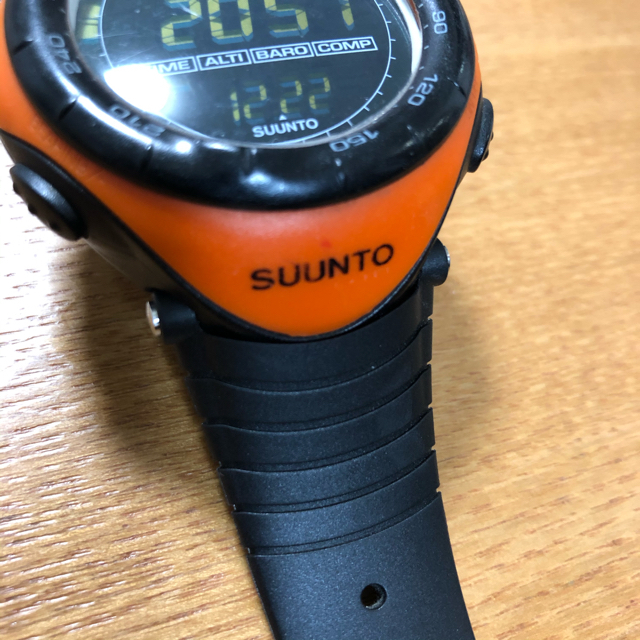 SUUNTO(スント)のスント　ベクター　オレンジ メンズの時計(腕時計(デジタル))の商品写真