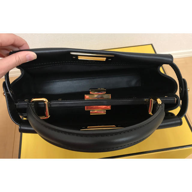 ください FENDI ブラック ウィーブ入りの通販 by SERORI｜フェンディならラクマ - 専用です FENDIピーカブー レギュラー ります