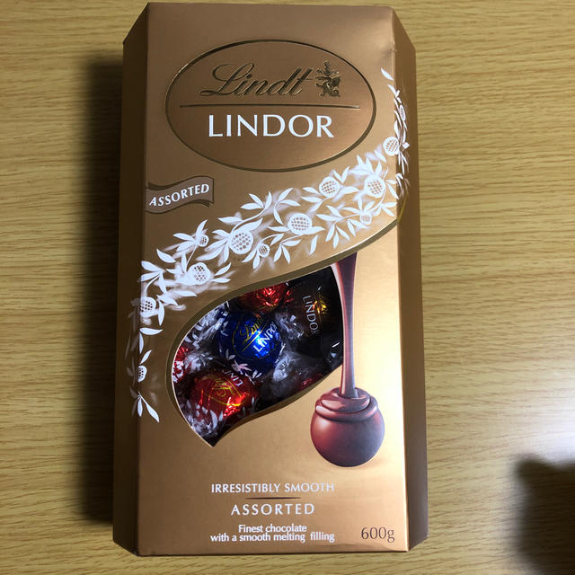 Lindt(リンツ)のリンドールアソート コストコ ゴディバ リンツ チョコ　チョコレート 食品/飲料/酒の食品(菓子/デザート)の商品写真