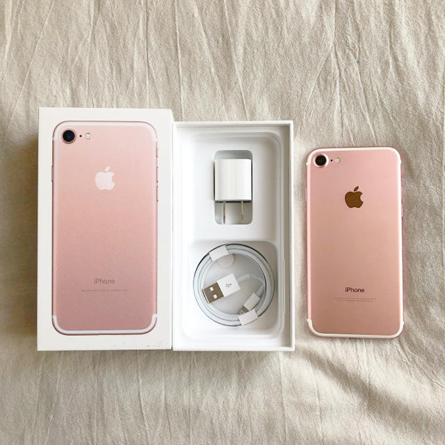 Apple(アップル)のiPhone7 Rosegold 128GB スマホ/家電/カメラのスマートフォン/携帯電話(スマートフォン本体)の商品写真