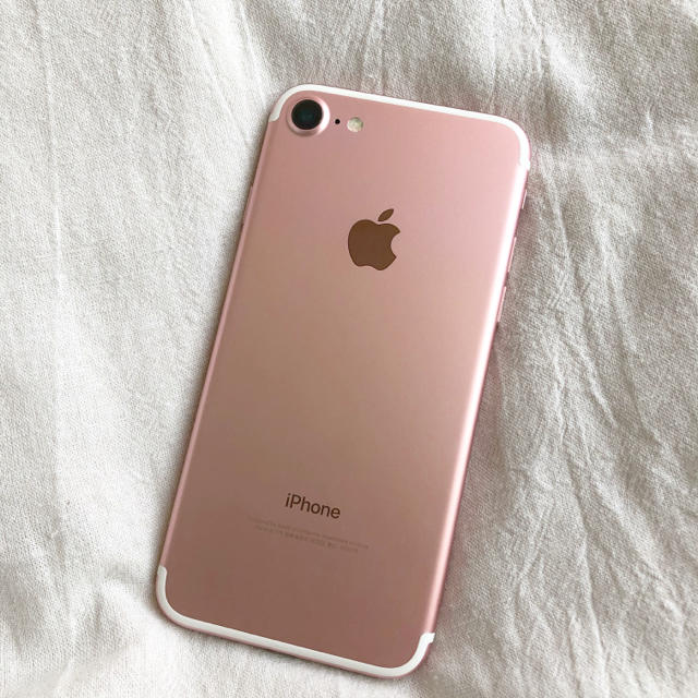 Apple(アップル)のiPhone7 Rosegold 128GB スマホ/家電/カメラのスマートフォン/携帯電話(スマートフォン本体)の商品写真