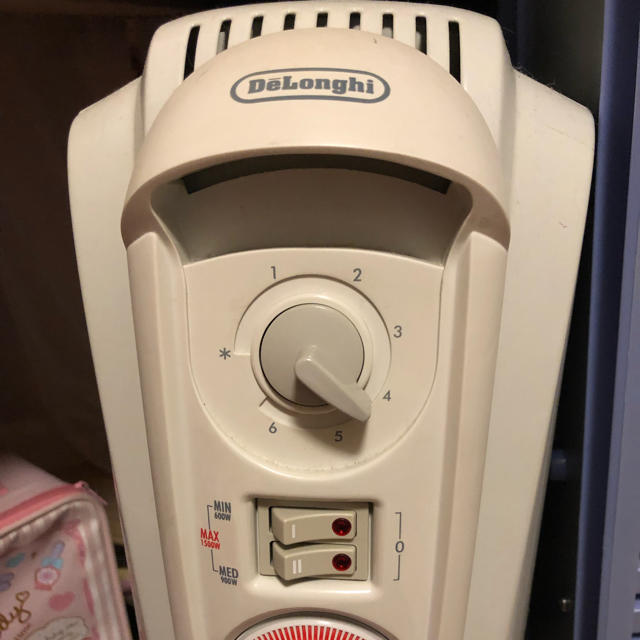 DeLonghi(デロンギ)のオイルヒーター  デロンギ スマホ/家電/カメラの冷暖房/空調(オイルヒーター)の商品写真