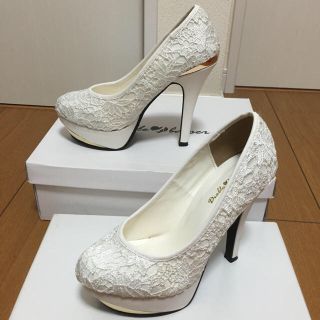 ユメテンボウ(夢展望)のホワイトレース×ゴールドプレートパンプス(ハイヒール/パンプス)