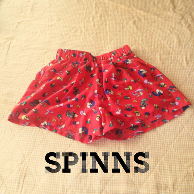 SPINNS(スピンズ)の△キノコ柄パンツ△ レディースのパンツ(ショートパンツ)の商品写真