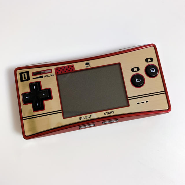 任天堂(ニンテンドウ)のGAME BOY micro 非売品 非動作品 ファミコンカラー エンタメ/ホビーのゲームソフト/ゲーム機本体(携帯用ゲーム機本体)の商品写真