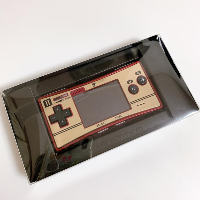 任天堂(ニンテンドウ)のGAME BOY micro 非売品 非動作品 ファミコンカラー エンタメ/ホビーのゲームソフト/ゲーム機本体(携帯用ゲーム機本体)の商品写真