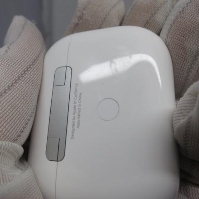 ケース傷 AirPods Pro 動作OK スマホ/家電/カメラのオーディオ機器(ヘッドフォン/イヤフォン)の商品写真