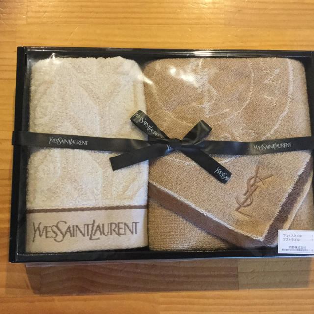 Yves Saint Laurent Beaute(イヴサンローランボーテ)のタオル イブサンローラン インテリア/住まい/日用品の日用品/生活雑貨/旅行(タオル/バス用品)の商品写真