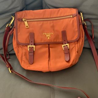 PRADA(ショルダーバッグ ・ オレンジ/橙色系)のフリマアイテム一覧 PRADA(ショルダーバッグ ・ オレンジ/橙色系)のフリマアイテム一覧