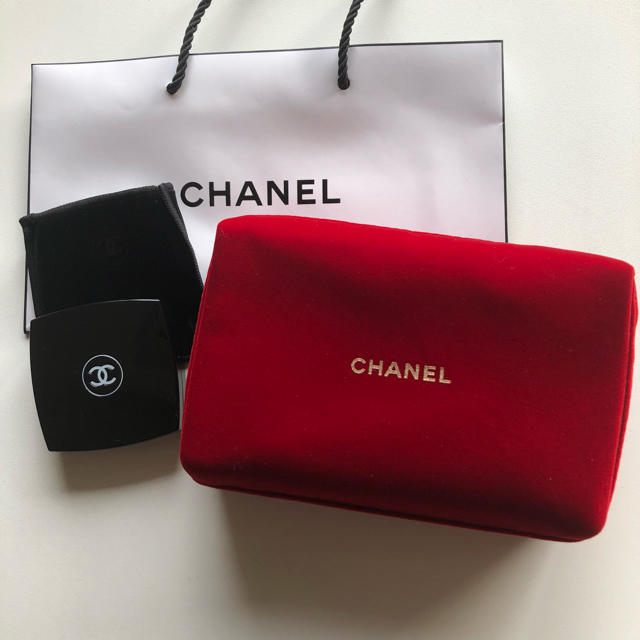 シャネルChanel 海外クリスマス限定ポーチ＆アイシャドウセット コスメ