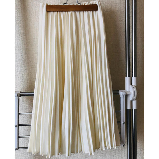 UNIQLO(ユニクロ)のクレーププリーツスカート（ハイウエスト、標準丈71〜74cm） レディースのスカート(ロングスカート)の商品写真
