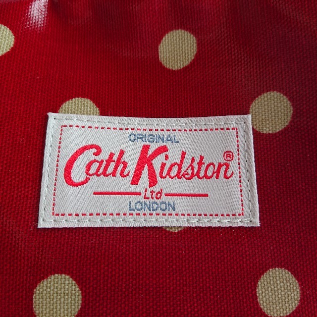 Cath Kidston(キャスキッドソン)のCath Kidstonウイークエンドバッグオイルクロス レッド レディースのバッグ(トートバッグ)の商品写真