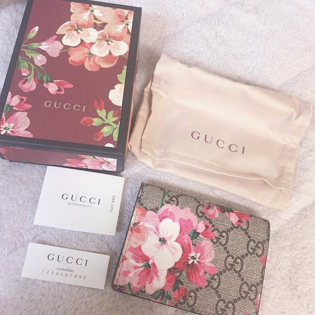 ロレックス 時計 コピー 新型 | Gucci - GUCCI  グッチ ブルームス 花柄 ミニ財布の通販 by ¨̮⑅*