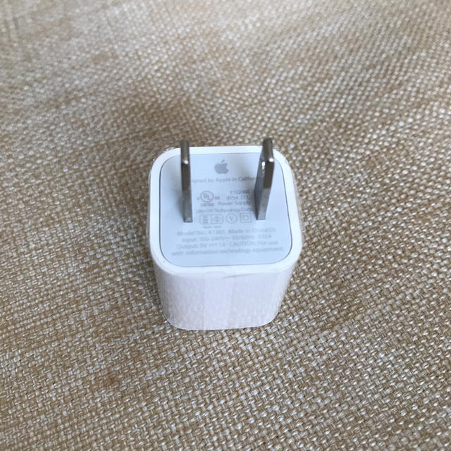 Apple(アップル)のUSB電源アダプタ スマホ/家電/カメラのスマホアクセサリー(その他)の商品写真