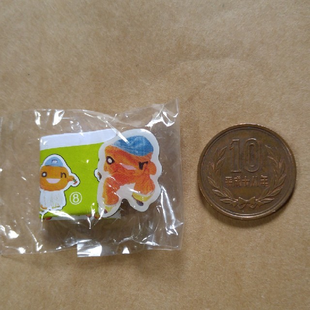 onちゃん ガチャガチャピンバッジ 水曜どうでしょう 鈴井貴之 大泉洋 NACS エンタメ/ホビーのおもちゃ/ぬいぐるみ(キャラクターグッズ)の商品写真