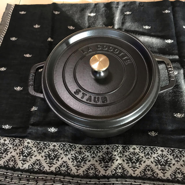 STAUB(ストウブ)のストウブ  ラウンド24 インテリア/住まい/日用品のキッチン/食器(鍋/フライパン)の商品写真