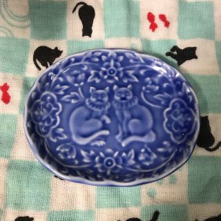 ハサミ(HASAMI)の【廃盤・未使用】マルヒロ　波佐見焼　こまねこ　陽刻たたら皿(食器)